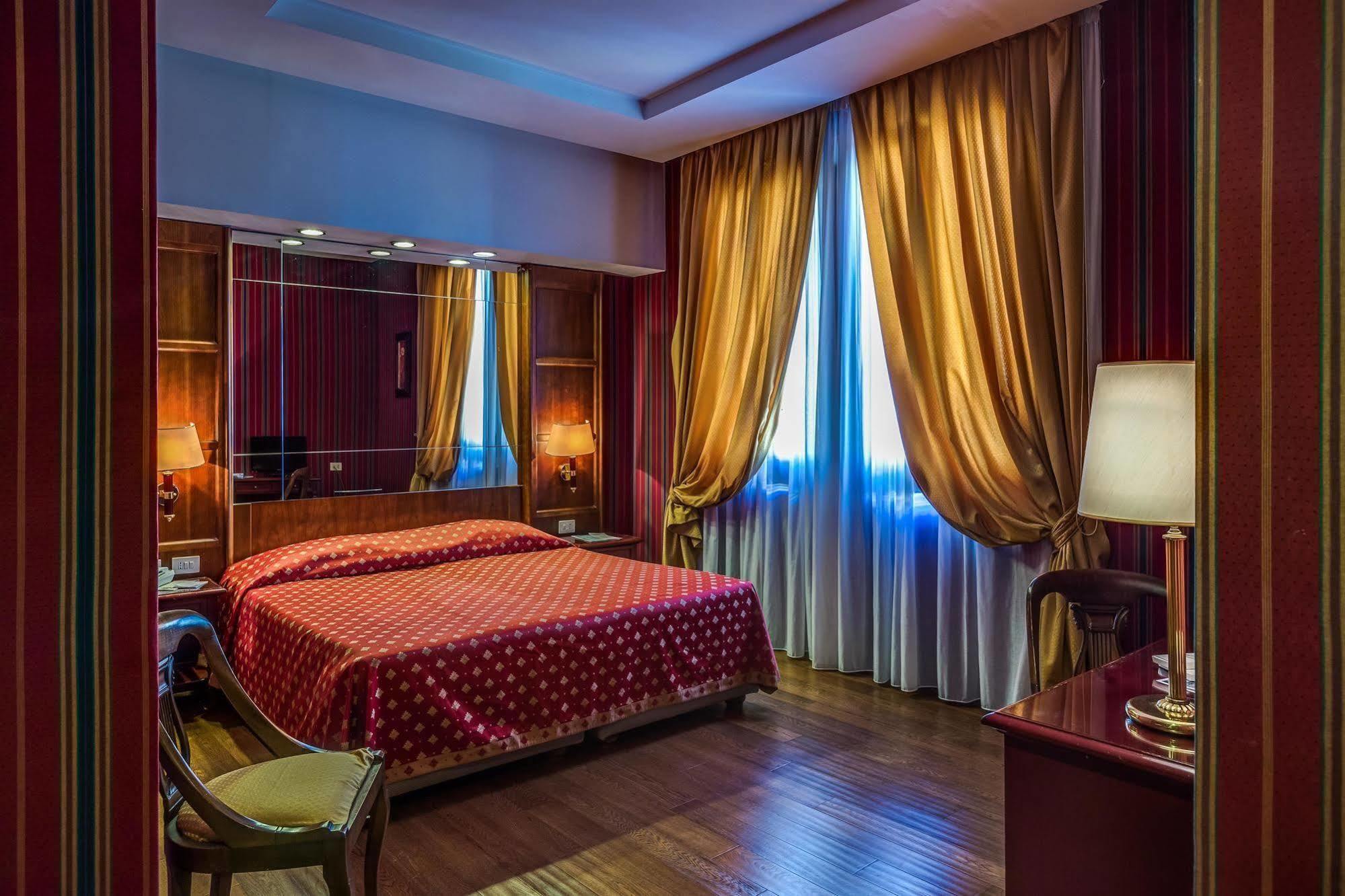 Atlante Garden Hotel Rome Bagian luar foto