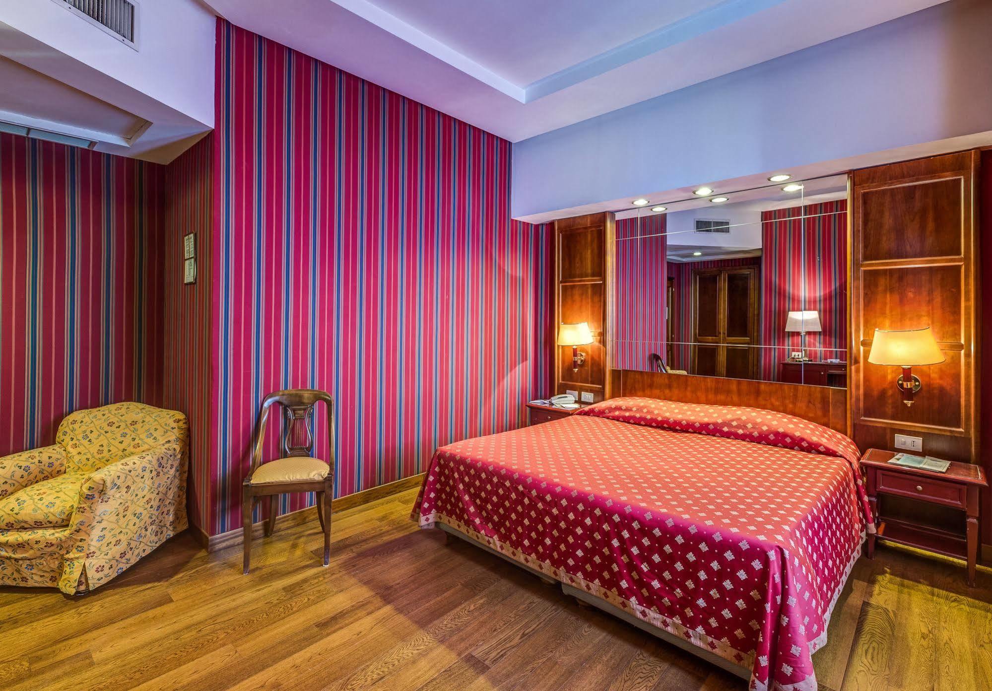 Atlante Garden Hotel Rome Bagian luar foto